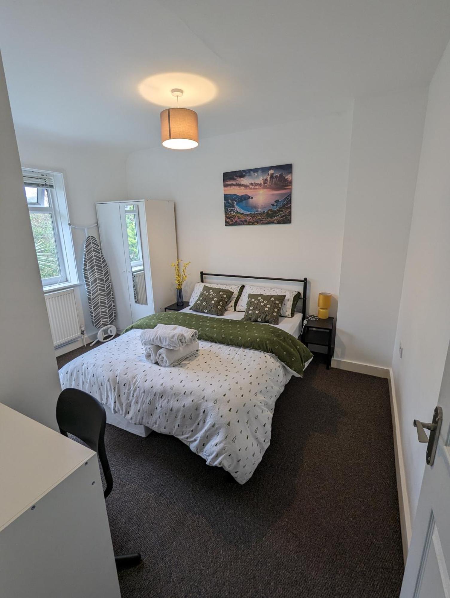 Fantastic 3-Bedroom House In London Morden  Exterior foto